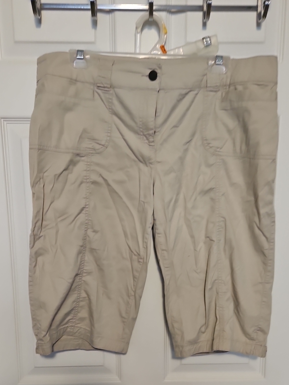 Reitmans Beige Capris with Cargo Pockets